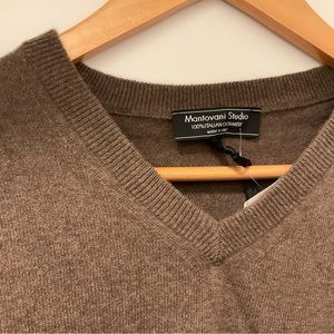 Men’s Cashmere vneck sweater - size xl - nwt